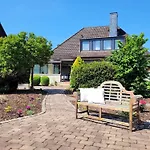 Gemütliche&moderne - Nur 7 Gehminuten Vom Entfernt, Inklusive Parkplatz Und Gartenzugang *