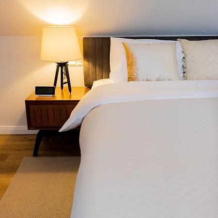 아파트 Gemuetliche & Moderne - Nur 7 Gehminuten Vom Entfernt, Inklusive Parkplatz Und Gartenzugang *