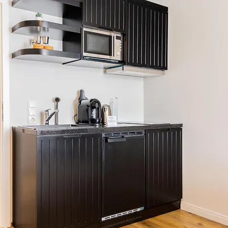 아파트 Gemuetliche & Moderne - Nur 7 Gehminuten Vom Entfernt, Inklusive Parkplatz Und Gartenzugang *