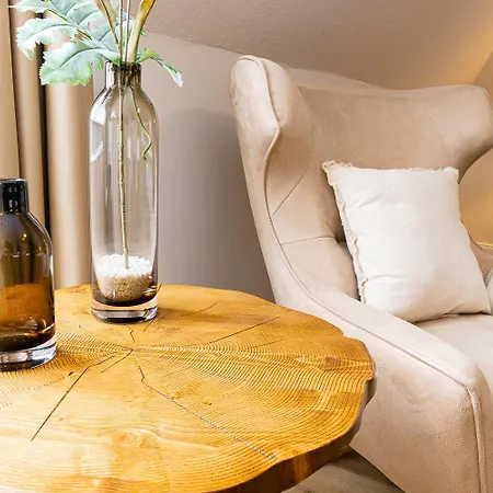 아파트 Gemuetliche & Moderne - Nur 7 Gehminuten Vom Entfernt, Inklusive Parkplatz Und Gartenzugang *