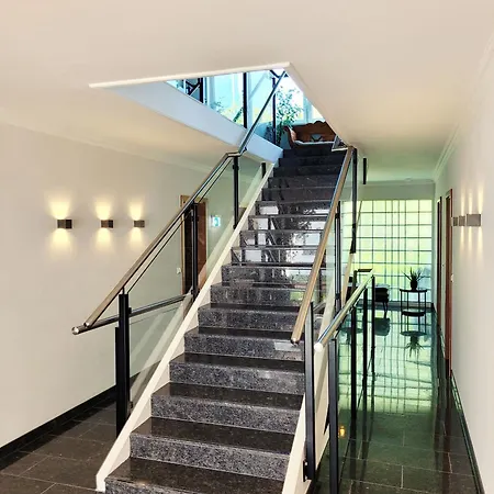 Gemuetliche & Moderne - Nur 7 Gehminuten Vom Entfernt, Inklusive Parkplatz Und Gartenzugang 아파트 *