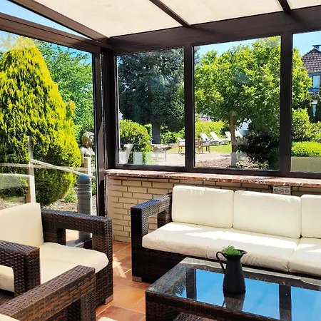 Strandnahe Moderne Mit Garten