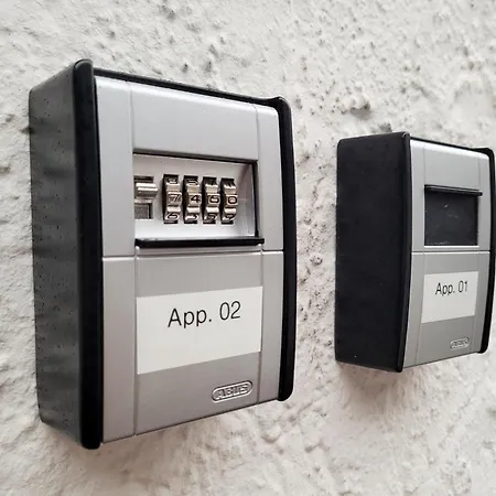 Gemuetliche & Moderne - Nur 7 Gehminuten Vom Entfernt, Inklusive Parkplatz Und Gartenzugang * 샬베우츠