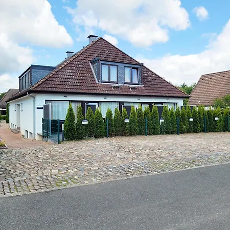 Gemuetliche & Moderne - Nur 7 Gehminuten Vom Entfernt, Inklusive Parkplatz Und Gartenzugang 샬베우츠